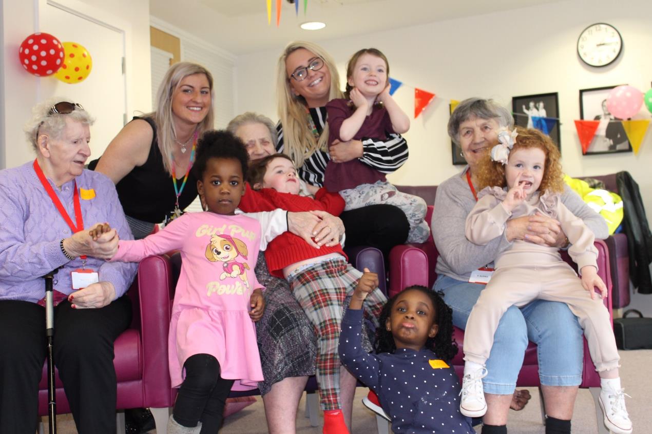 nursery-pupils-bring-care-home-residents-joie-de-vivre-glasgow-city